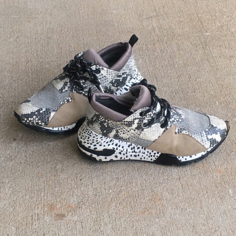 STEVE MADDEN SNAKESKIN SNEAKERS